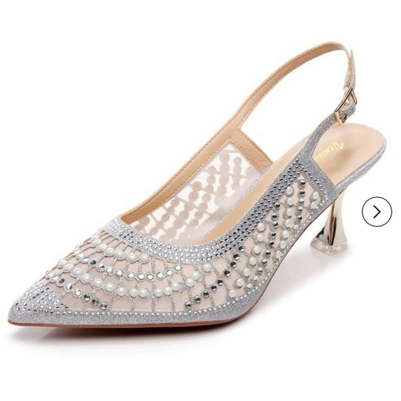 VenusCelia Shoes - NWOT VenusCelia Women’s Charming Lady Silver Studded Slingback Pump